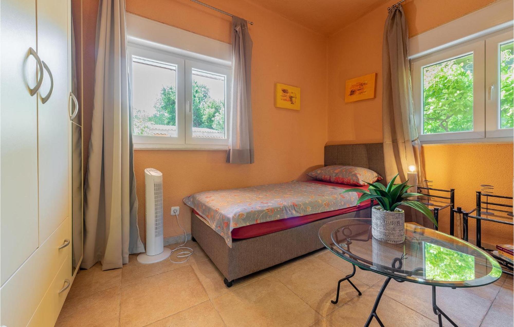Cozy Home In Vrsi With Wifi Exterior photo